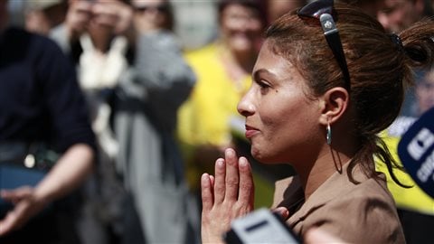 En mai dernier, Ensaf Haidar remercie les personnes qui se sont rassemblées devant le parlement de Québec jeudi pour demander la libération de son mari détenu en Arabie Saoudite.