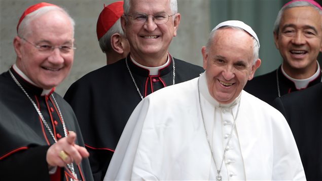 Le pape François, flanqué de cardinaux, dont le Québécois Marc Ouellet, le 2 mai dernier.