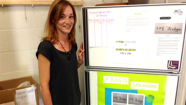 Émilie Papineau et le frigo en libre-service Le fridge Émilie Papineau et le frigo en libre-service Le fridge