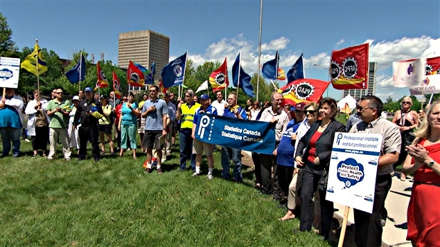 Científicos y académicos denuncian en Ottawa en 2012 los ataques del gobierno de Stephen Harper contra la ciencia y los científicos.