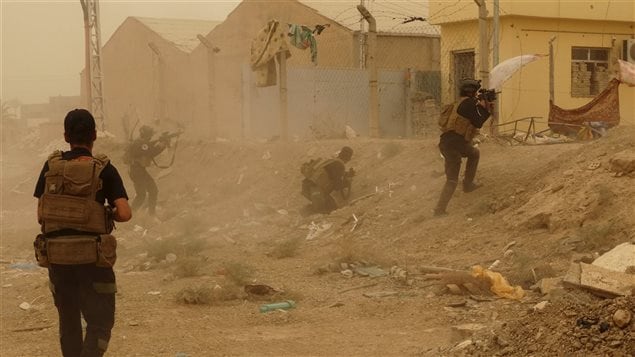 Fuerzas iraquíes en combate en Ramadi, Irak.
