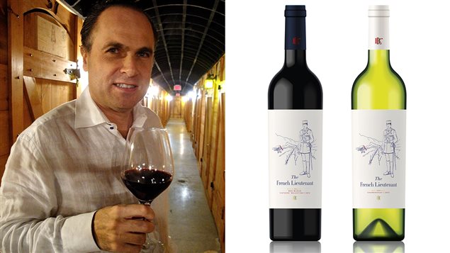 Loïc Berthout et les bouteilles de vin rouge et blanc de The French Lieutenant Loïc Berthout et les bouteilles de vin rouge et blanc de The French Lieutenant
