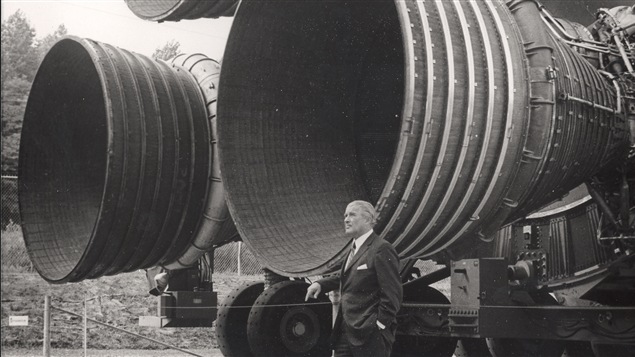 Wernher von Braun, rapatrié durant l'Opération Paperclip, a ensuite travaillé pour la NASA Wernher von Braun, rapatrié durant l'Opération Paperclip, a ensuite travaillé pour la NASA
