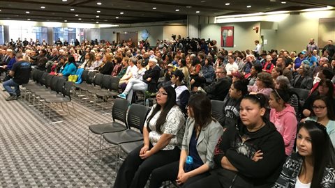 Plusieurs centaines de personnes sont assemblées pour assister aux travaux de la commission de vérité et réconciliation à Winnipeg en juin dernier.