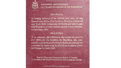 Gov't of Canada plaque on the cairn.