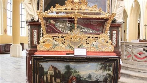 St. Felix's remains are in an elaborate reliquary coffin in Our Lady's Cathedral in Kutná Hora, Czech Republic. 