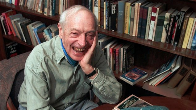 L'auteur Saul Bellow lors d'une entrevue à l'Université de Boston, où il enseignait (1915-2005). L'auteur Saul Bellow lors d'une entrevue à l'Université de Boston, où il enseignait (1915-2005).