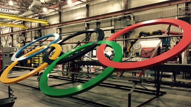 Les anneaux olympiques en fabrication à Edmundston, au N.-B. 