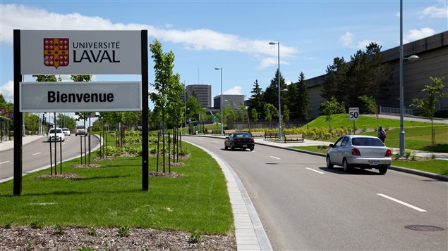 Entrada al campus de la Université Laval (Universidad Laval) de la ciudad de Quebec. Cada a;o, miles de extranjeros vienen a estudiar en los centros de educación superior del país. Muchos vienen de América Latina. 