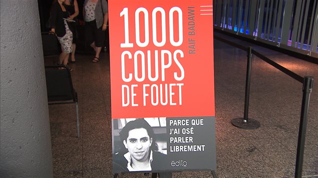 Le livre « 1000 coups de fouet » rassemble les écrits du blogueur Raif Badawi.