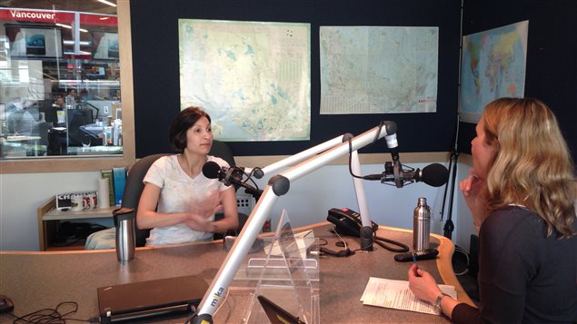 Loubna Akhabir en entrevue avec Célyne Gagnon, à l'émission Le monde chez nous