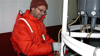 Prof. Alfonso Mucci analyses samples to study the amount of carbon dioxide in ocean surface water.