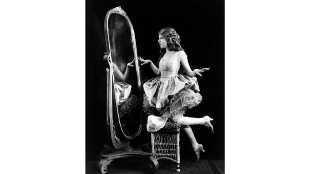 Studio portrait of mary Pickford in 1920