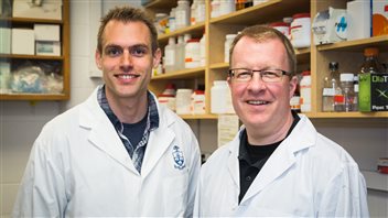 PhD candidate and lead author Ryan Gaudet, (left) and Professor Scott Gray-Owen (right) at the University of Toronto