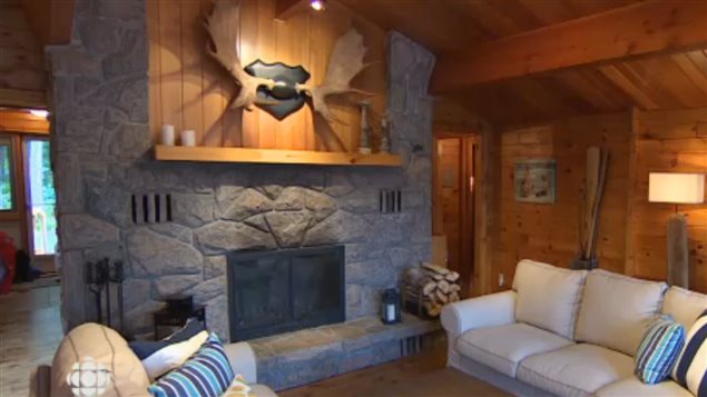 Low interest rates and the decreased value of the Canadian dollar make vacation properties in Canada attractive to Americans.