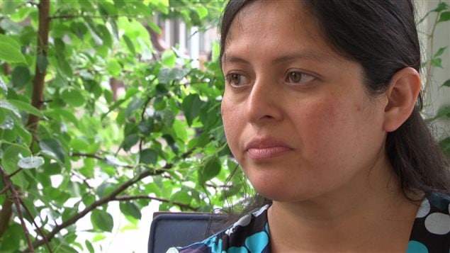 Rosa Callelli lucha por obtener su tarjeta de seguro médico de Quebec.
