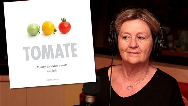 L'auteure Anne Fortin et son livre <em>Tomate</em> L'auteure Anne Fortin et son livre <em>Tomate</em>