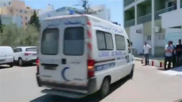 Las ambulancias y el personal médico y paramédico tuvieron mucho trabajo para atender a los heridos que dejó el ataque. 