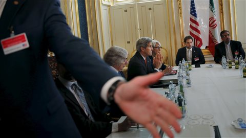 Rencontre sur l'avenir du programme nucléaire iranien entre le secrétaire d'État américain John Kerry et son vis-à-vis iranien Mohammed Javad Zarif
