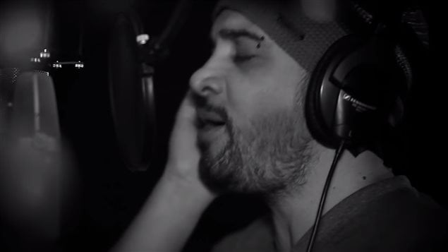 Tegou ha logrado abrirse paso en el competitivo medio del canto en Canadá. Sus músicos, venidos de diversas partes del planeta, son parte de su éxito. 