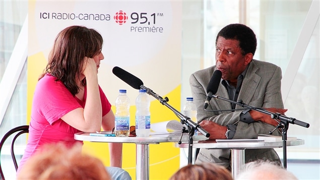 Marie-Louise Arsenault avec l'auteur Dany Laferrière Marie-Louise Arsenault avec l'auteur Dany Laferrière