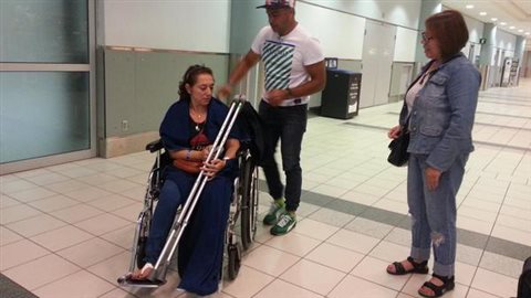 Claudia Morroquin s'est foulé la cheville lors de l'évacuation d'urgence du vol WS422