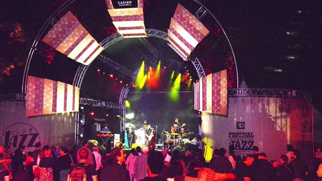 El grupo mexicano Troker presentandose en el escenario "Casino" del Festival Internacional de Jazz de Montreal. 