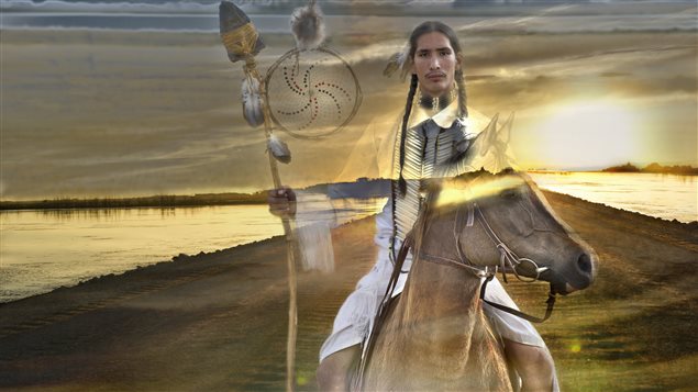 صورة فوتوغرافية فنية لأحد سكان كندا الأصليين في مقاطعة ساسكاتشيوان بعدسة نادين تراك ولمستها