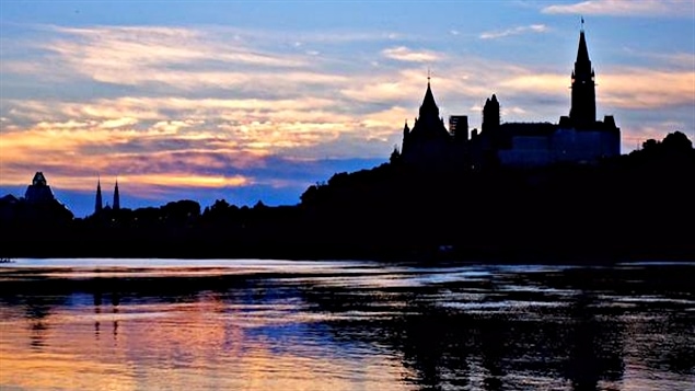La Ville d'Ottawa au lever du soleil.