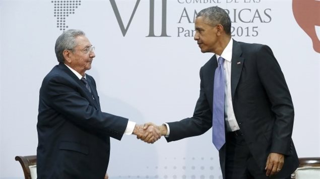 Encuentro entre Raúl Castro y Barack Obama en el marco de la Cumbre de las Américas en Panamá.