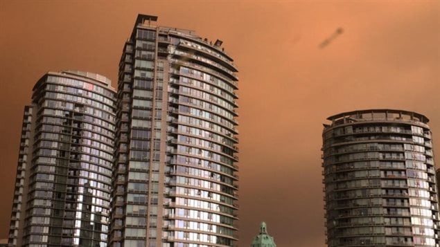 Dimanche, même les résidents du Grand Vancouver pouvaient apercevoir des particules de cendre et de la fumée dans l'air en provenance de feux dans l'île voisine de Vancouver.