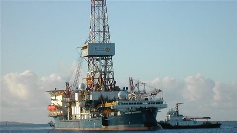 The Frontier Discoverer drilling rig shown at Dutch Harbor, Alaska, in 2007.  Shell was the last to conduct exploratory drilling in the Arctic in 2012