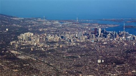 Ville de Toronto avec en arrière-plan le lac Ontario.