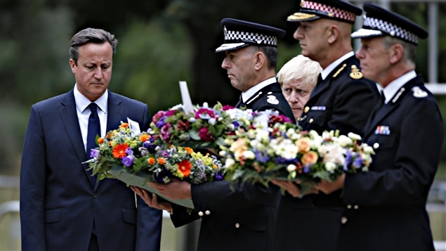 El primer ministro británico David Cameron (izquierda) en el parque Hyde