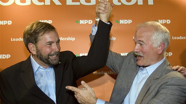 Thomas Mulcair célèbre son élection en tant que député d’Outremont en compagnie du chef du NPD, Jack Layton, le 17 septembre 2007.