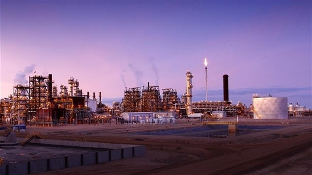موقع لونغ ليك التابع لشركة نكسين  حيث وقعت حادثة  تسرّب النفط