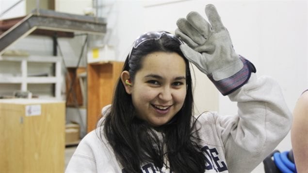 La incorporación de la mujer al mercado laboral se produce en muchos casos en puestos precarios.