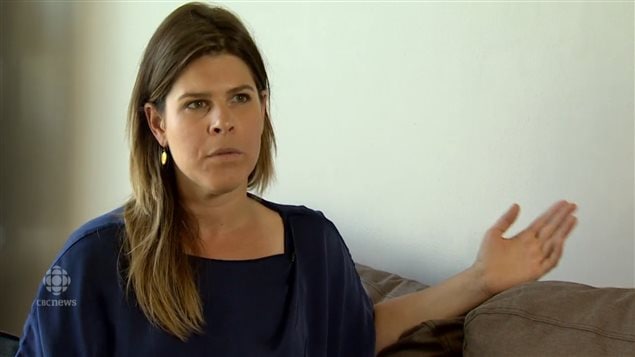 Christine Flynn demande à Porter de lui présenter des excuses.