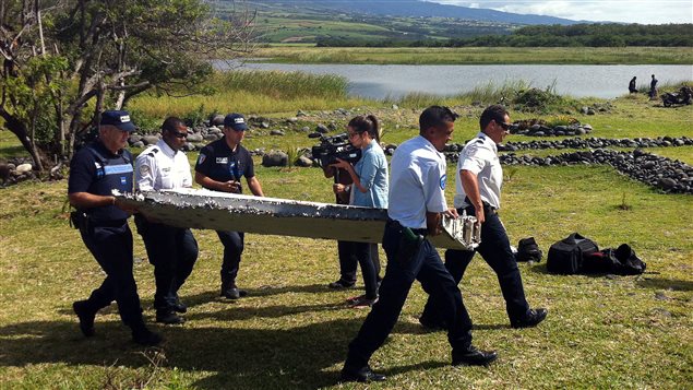 El pedazo de avión encontrado en la costa oriental de La Reunión. 