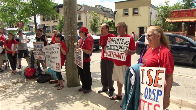 Une manifestation au Canada pour demander plus de soutien aux personnes handicapées.