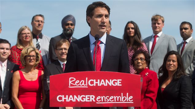 Le chef du PLC, Justin Trudeau. a prononcé son premier discours de campagne à Vancouver. Son slogan : changer ensemble (2 août 2015)