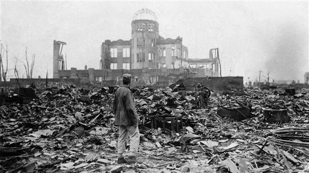 1945年9月，广岛原子弹爆炸后，一间剧院变成了废墟。