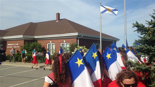 150815_ia14c_levee-drapeau-acadien-clare