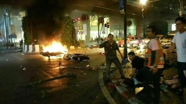La explosión de una bomba en un barrio turístico de Bangkok.