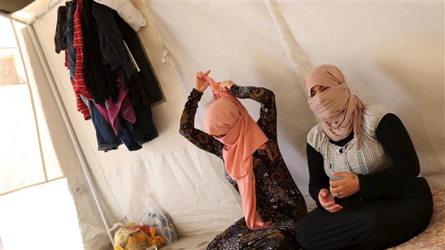شقيقتان من العراقيّين الايزيديّين تمكّنتا من الافلات من قبضة تنظيم