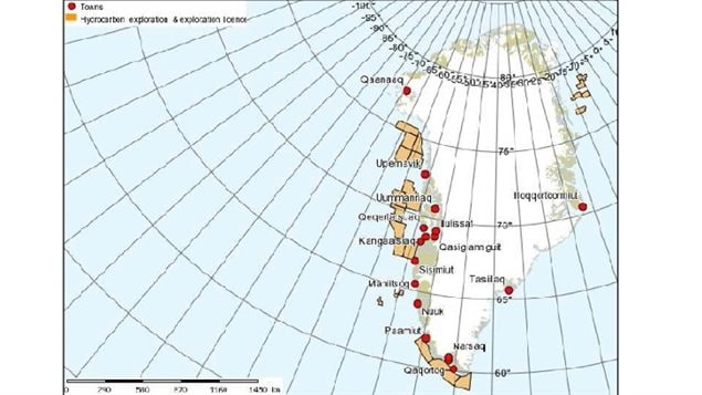 Red dots indicate towns, brown areas indicate zones where exploration licences have been granted around Greenlanc