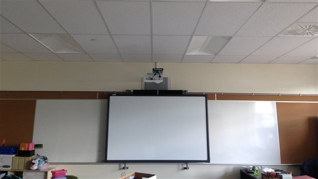 Le tableau interactif dans les salles de classe est une nouveauté pour un bonne partie des écoles autochtones : seulement 48 % de ces écoles sont technologiquement équipées et 67 % ont une bonne connectivité