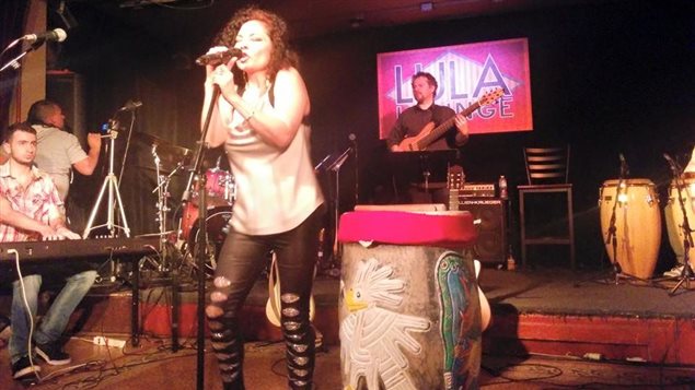 Rosy Cervantes y la Sana Rabia en el Lula Lounge de Toronto. 