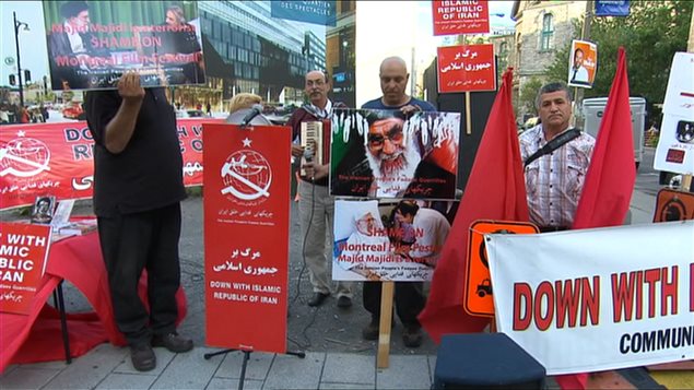 Une vingtaine de personnes manifestent pour dénoncer la présentation du film de Majid Majidi en ouverture 