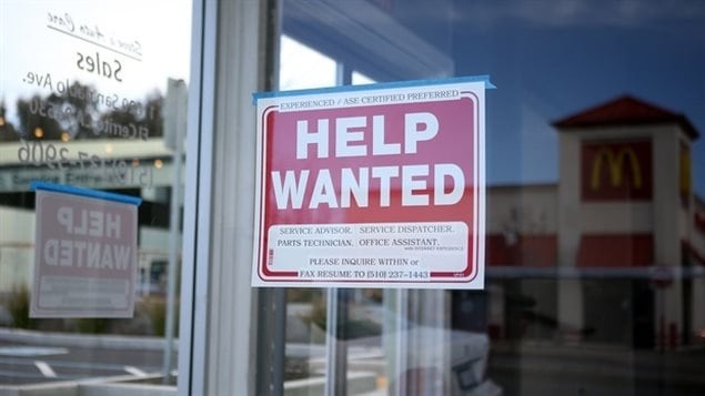 Compared with 12 months earlier, employment in October increased by 140,000 (+0.8%), mostly in part-time work (+124,000 or +3.6%). 